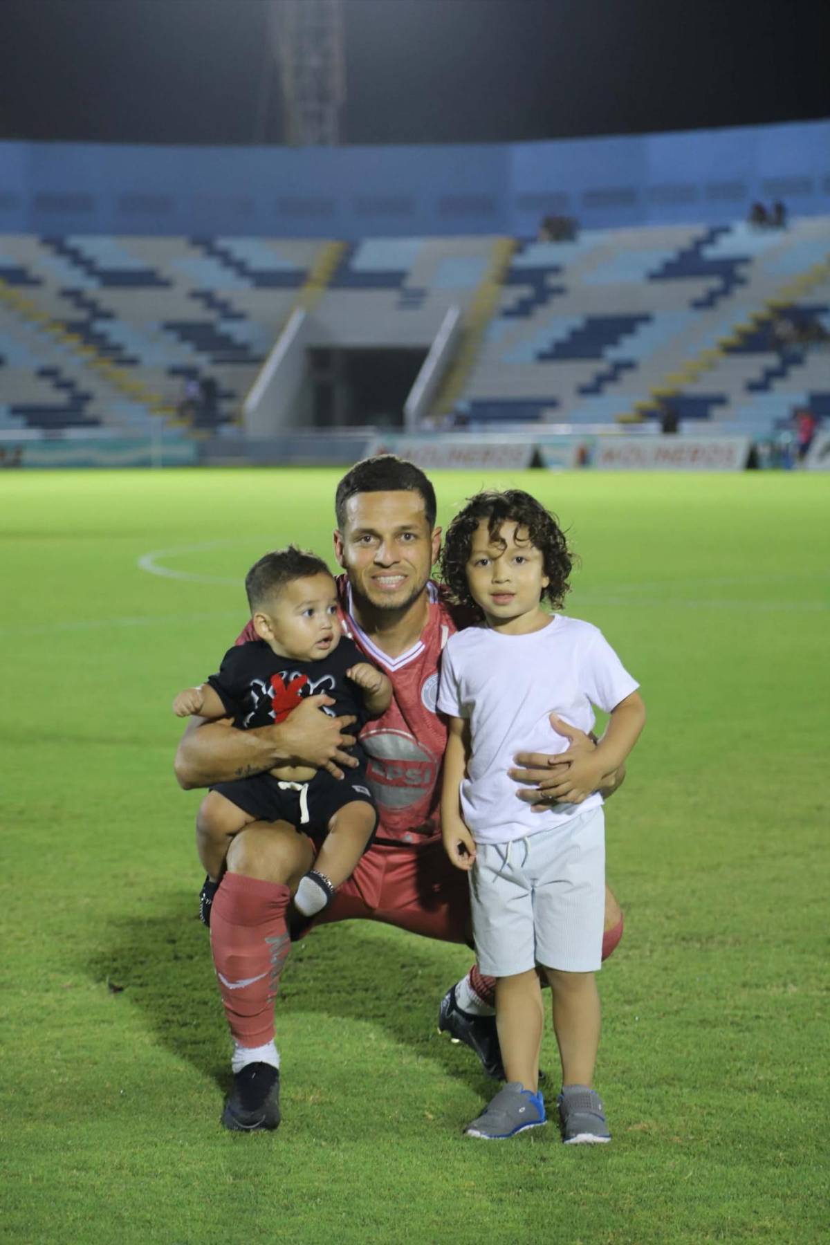 En fotos: Pelinegra deslumbra, La Ceiba se viste de gala y el show de Motagua ante Victoria