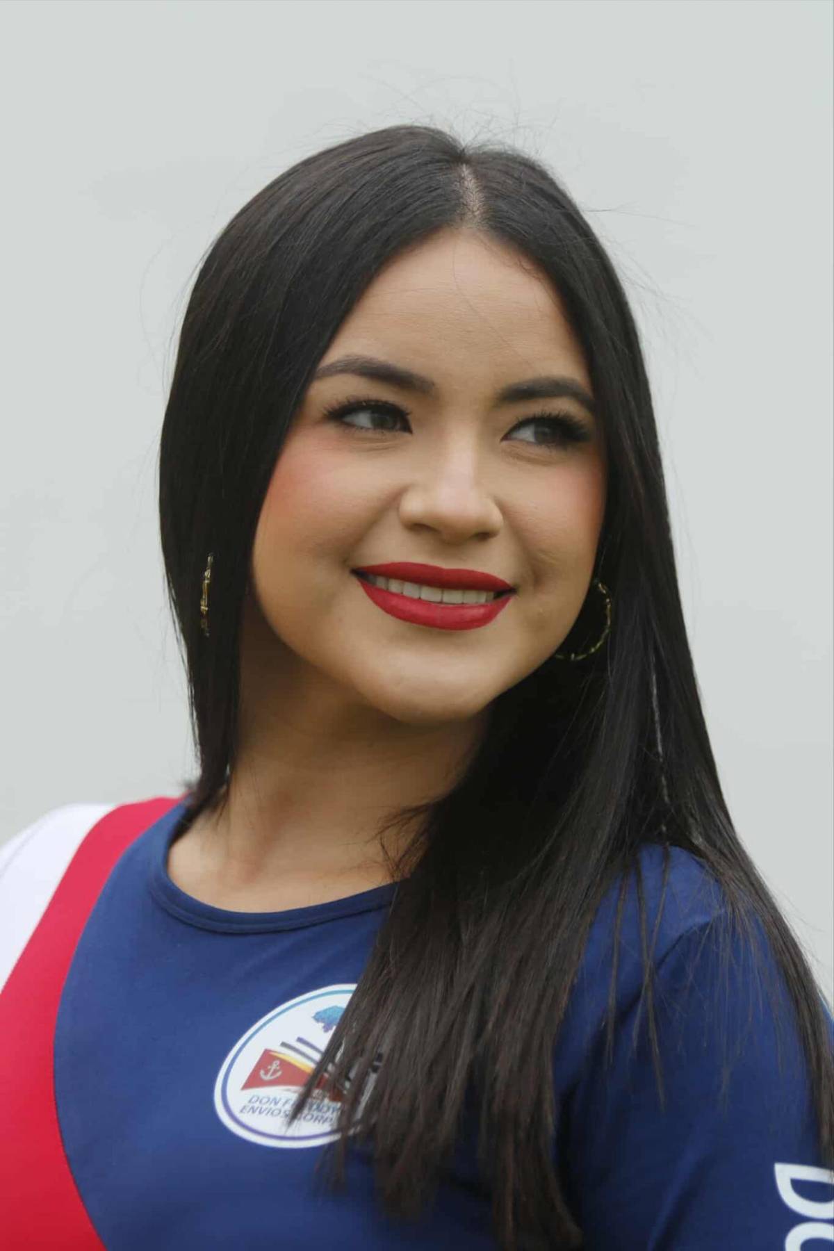 Hermosas chicas, leones y tiburones: gran ambiente para Platense vs Olimpia