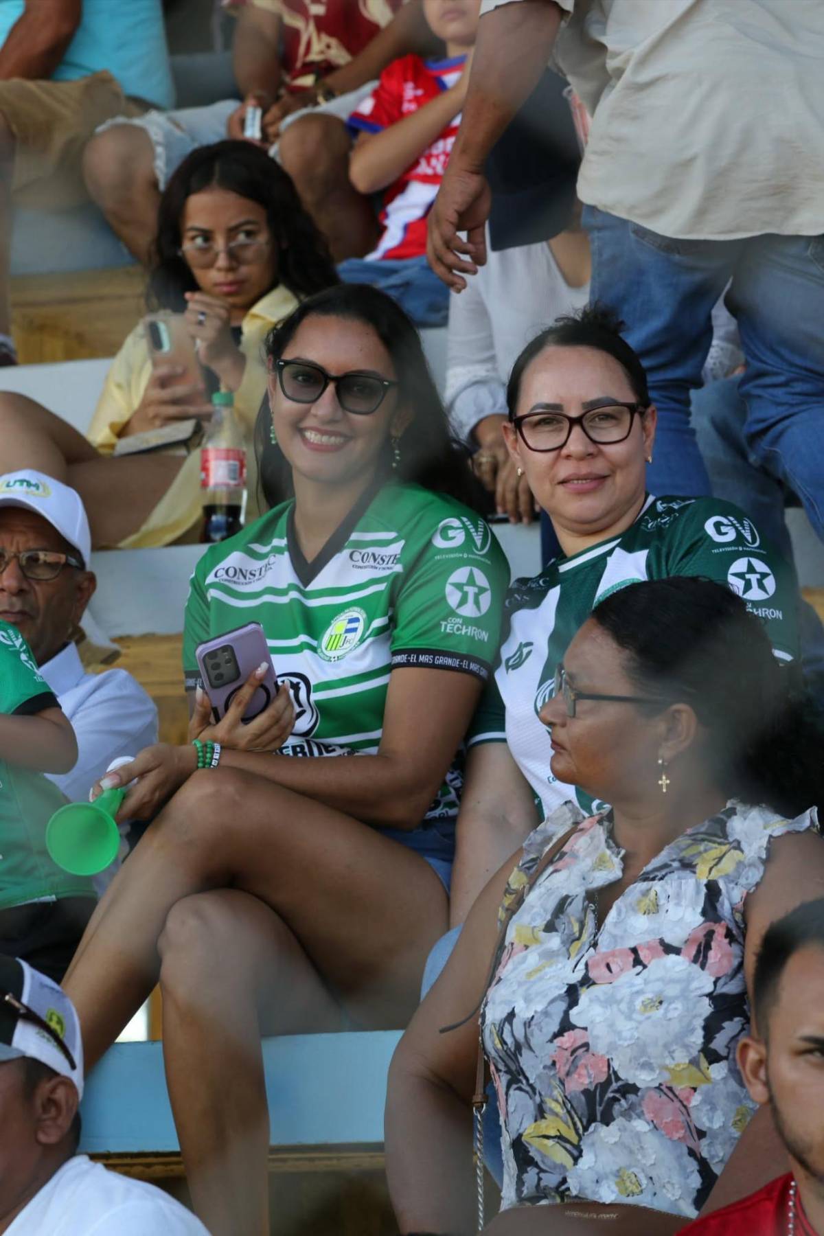 Aficionadas de Olimpia y Motagua deslumbran: Lindas chicas en los estadios de Liga Nacional