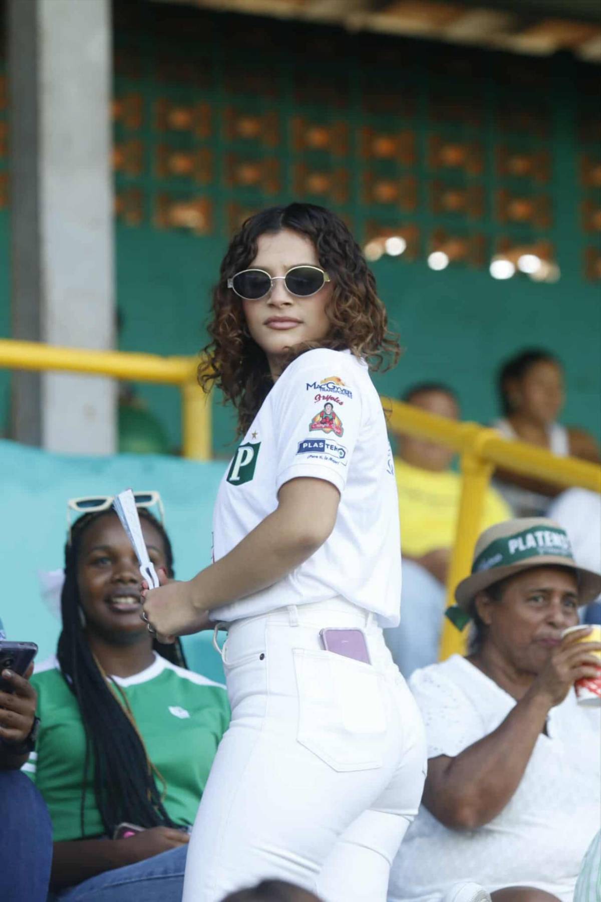 Pomponera de los tiktokers sorprende: El ambiente previo al partido entre Platense y CD Choloma