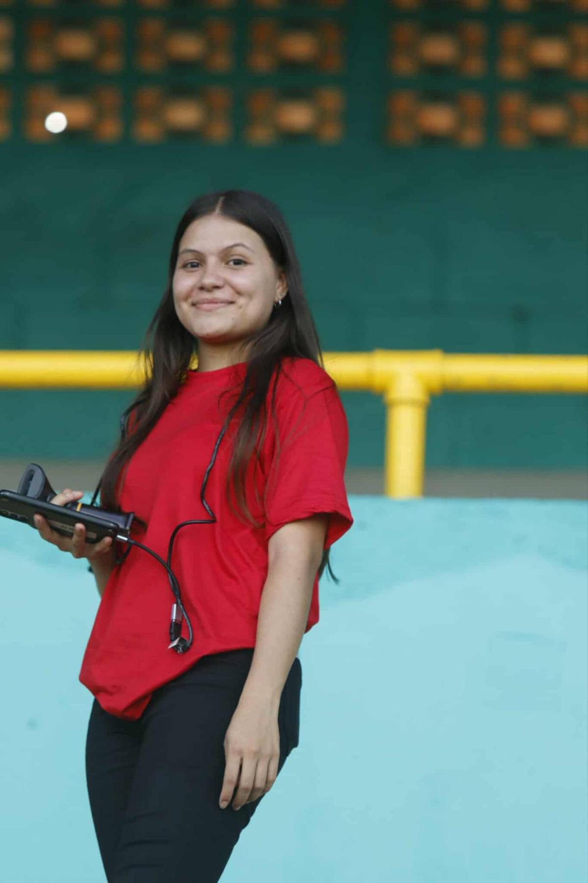 Pelirroja robó miradas: Las lindas chicas que llegaron al Morazán para el Olimpia vs Génesis PN
