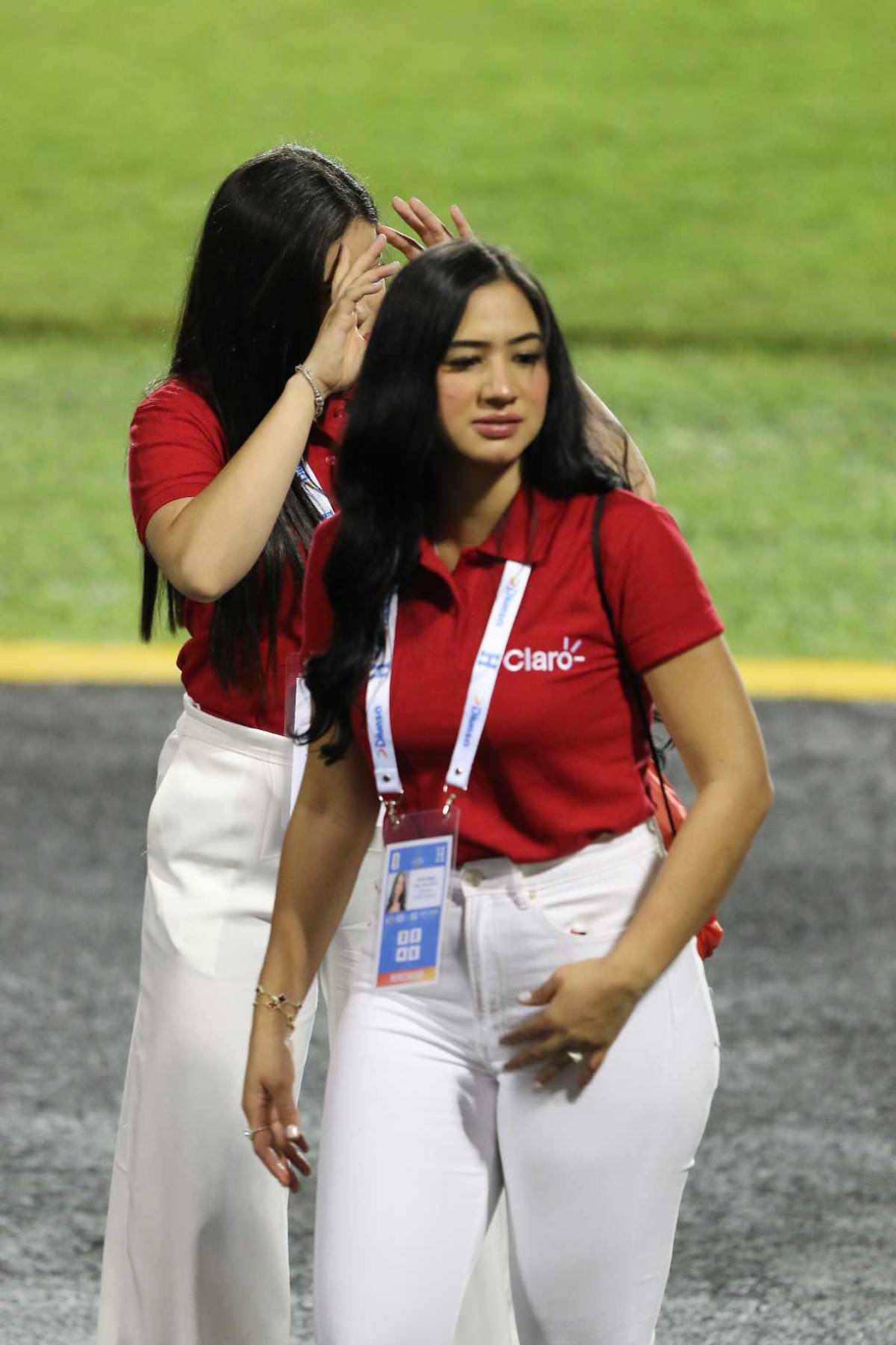 El Nacional se llena de bellas chicas para partido de Honduras ante Antigua y Barbuda