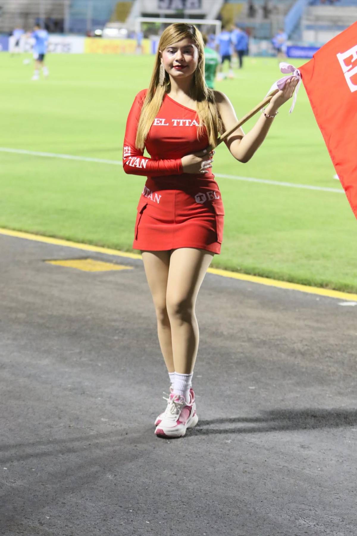 Las bellas chicas que engalanaron en el clásico entre Motagua y Marathón