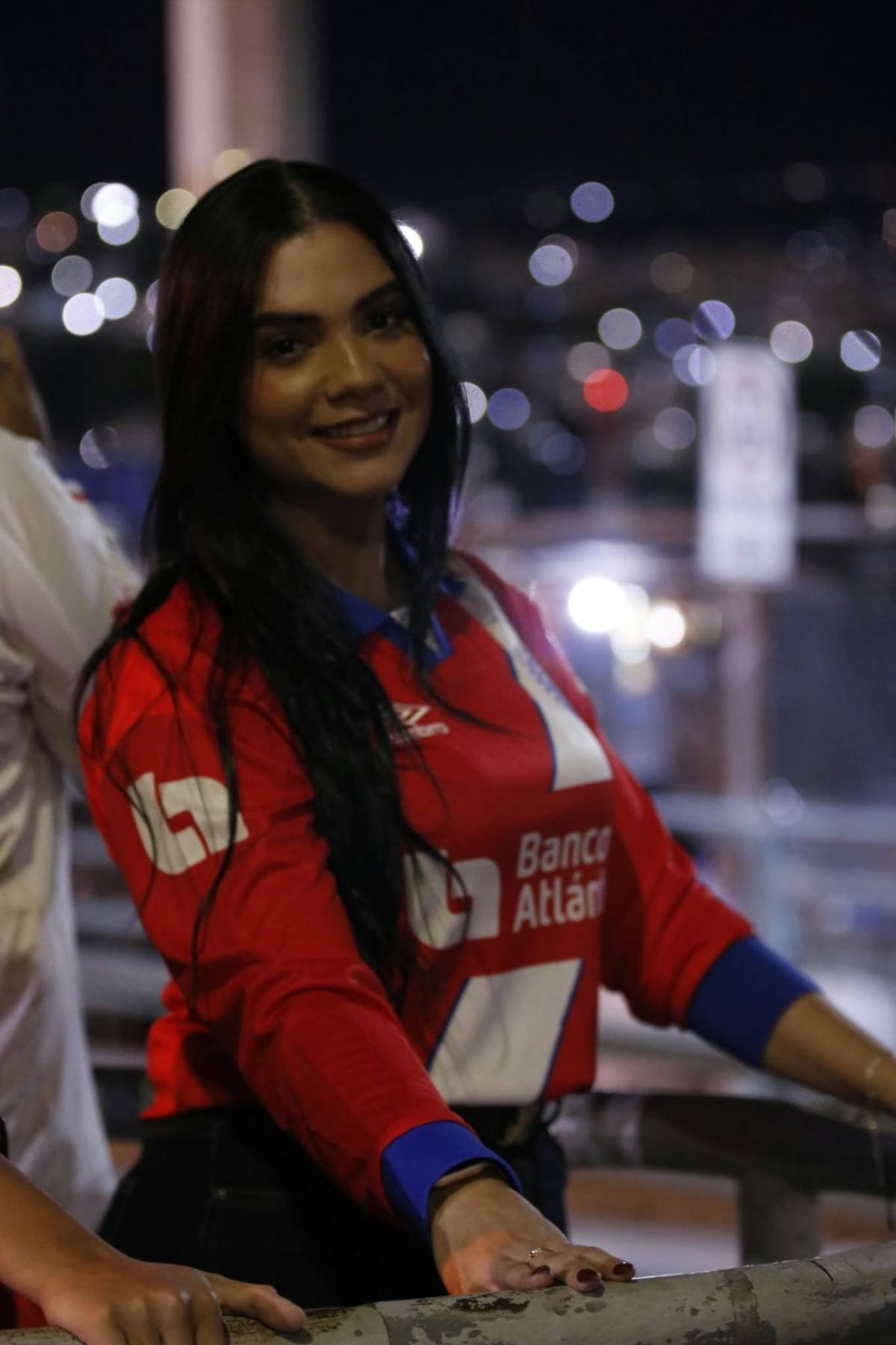 Enorme llegada de la Ultra Fiel, la belleza en el Nacional y la afición de Real España