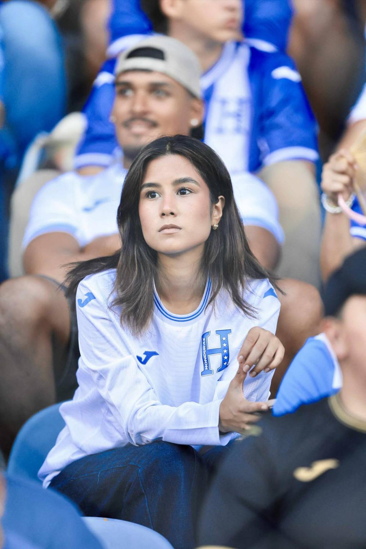 Honduras vs Costa Rica: Las lindas chicas que engalanan la previa del partido en el Morazán
