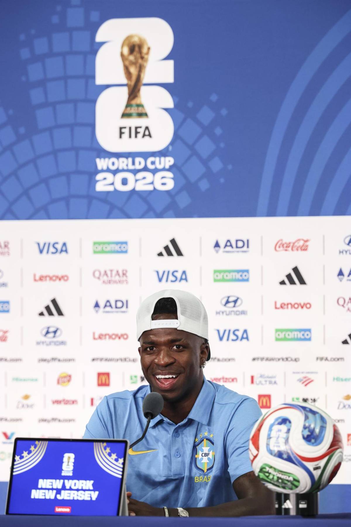 La reacción de la FIFA luego que jugadores pidieron declarar en español en el Mundial