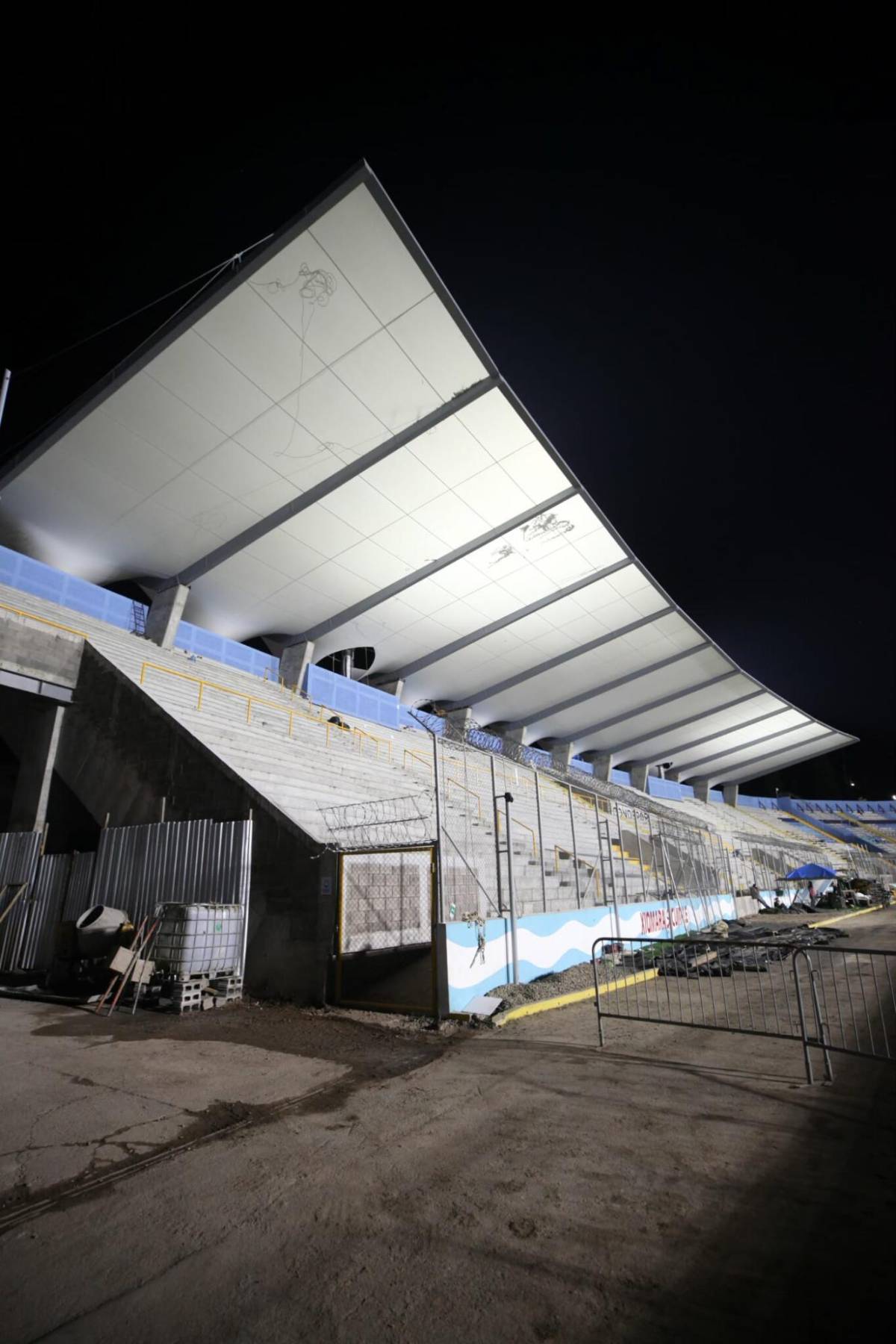 ¡Terminado! Así quedó el techado del estadio Nacional de Tegucigalpa