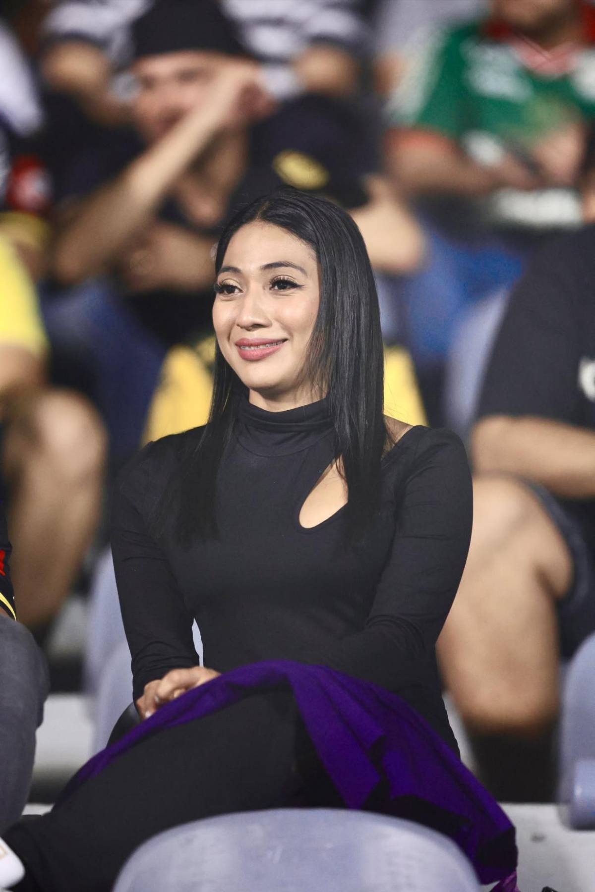 Exfutbolistas hondureños y bellas chicas sorprenden en la previa del clásico sampedrano