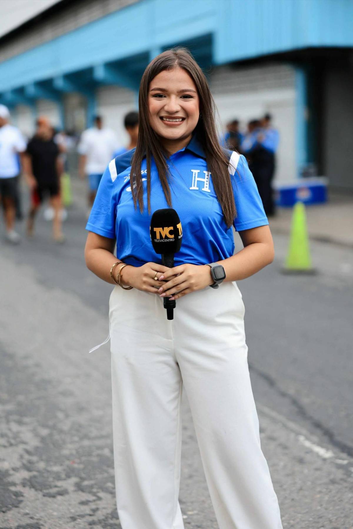Honduras vs Costa Rica: Las lindas chicas que engalanan la previa del partido en el Morazán