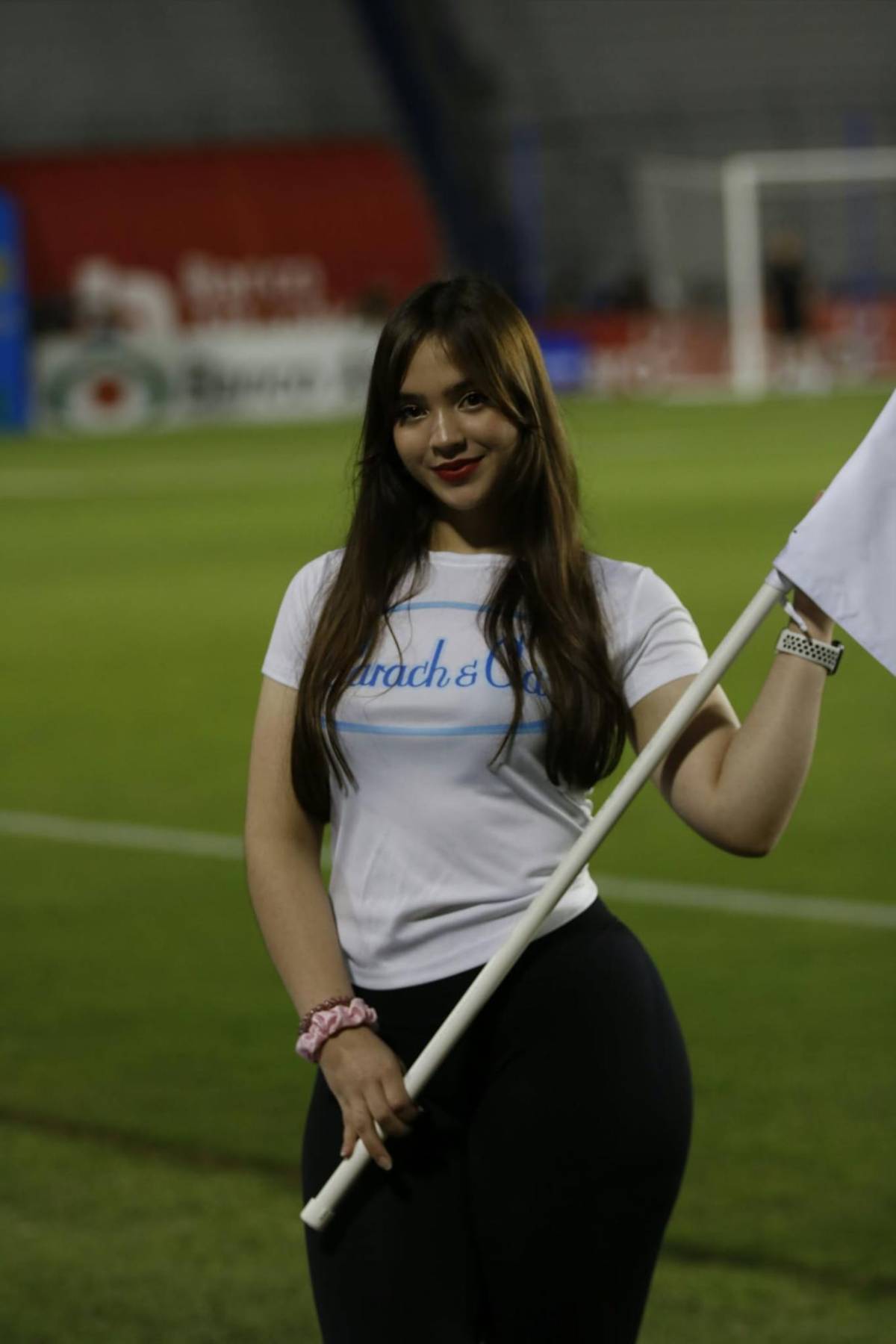 Enorme llegada de la Ultra Fiel, la belleza en el Nacional y la afición de Real España