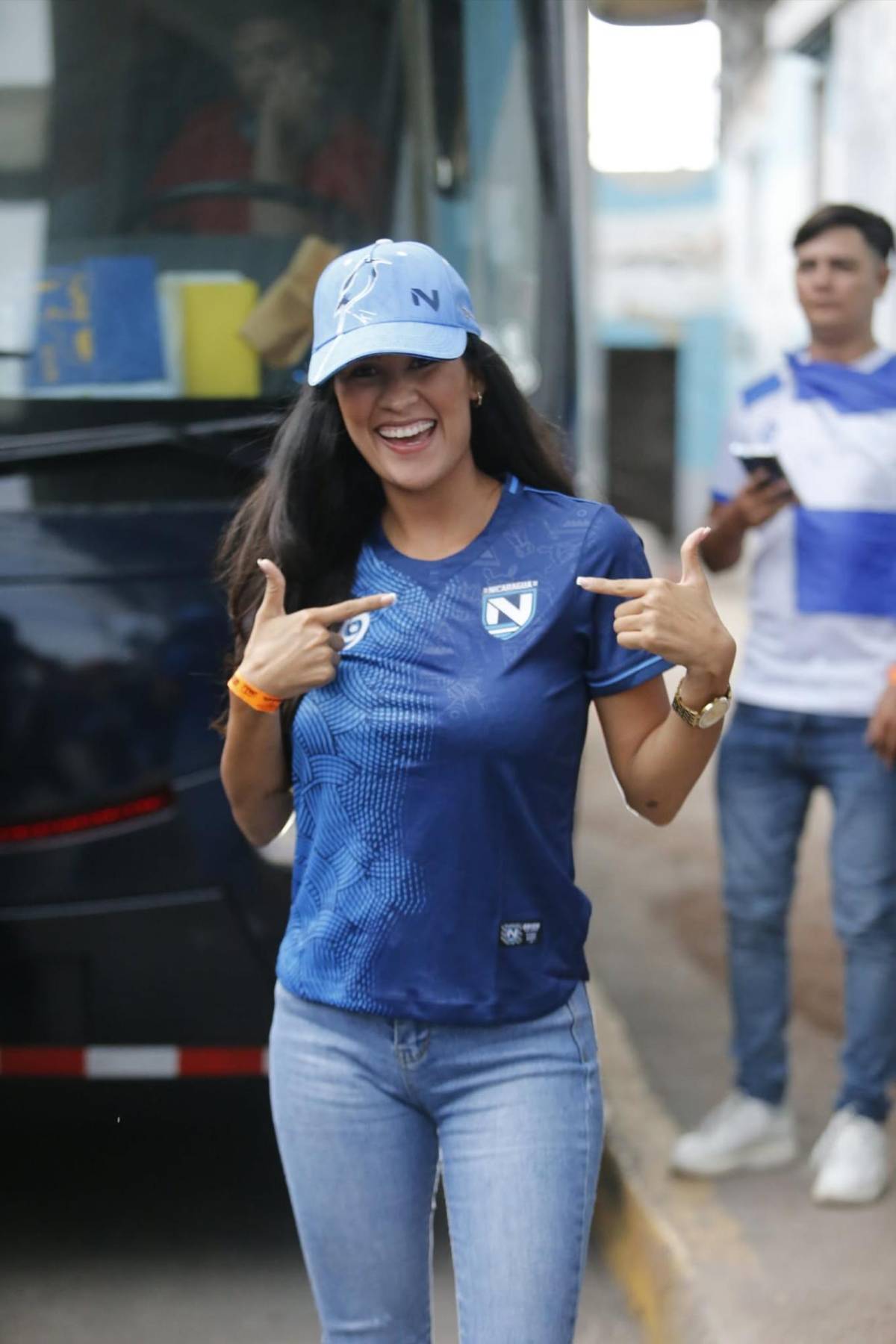 Las bellas chicas que se robaron las miradas el Nacional para partido Honduras-Nicaragua