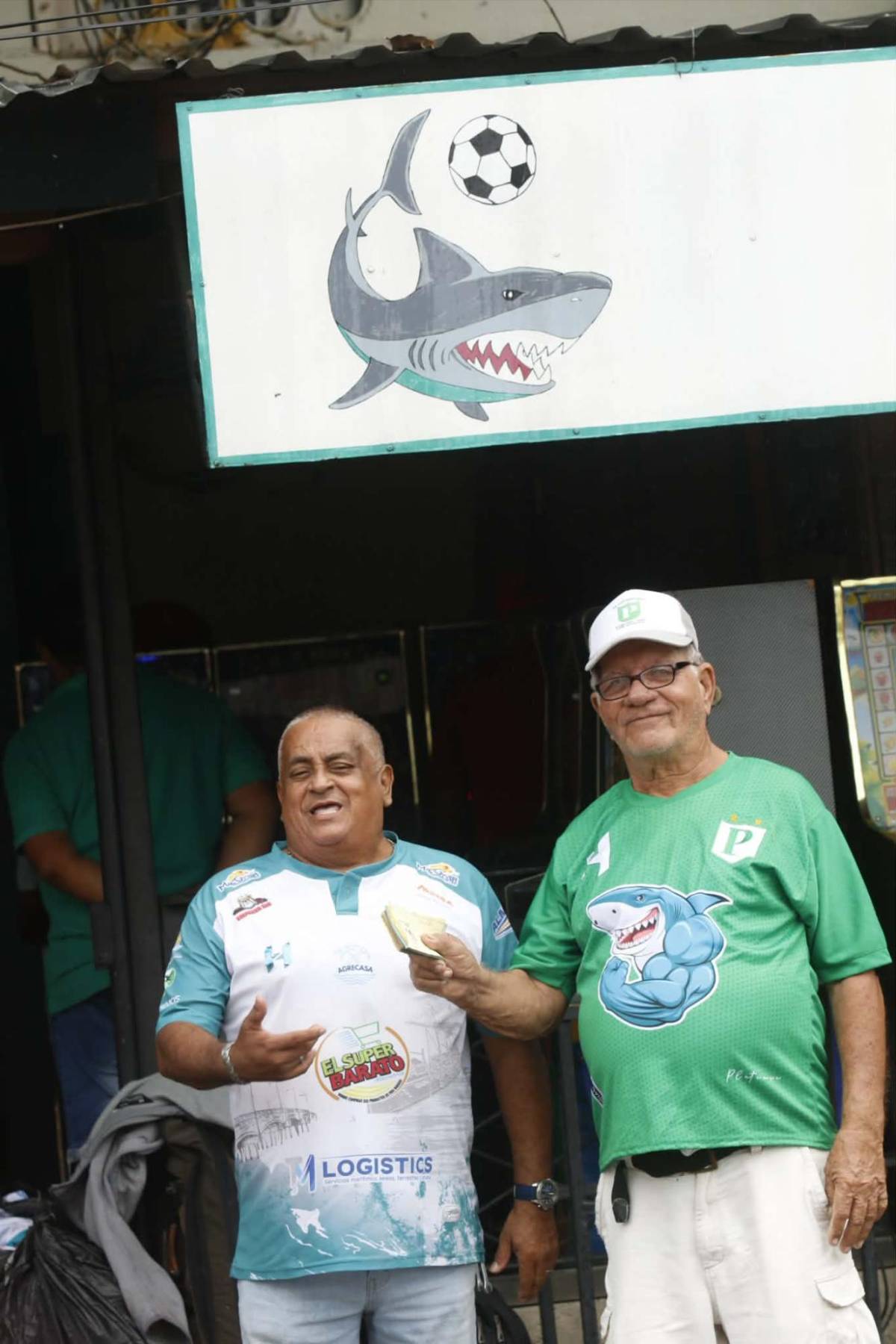 No se vio en tv: Belleza y ambiente en el Excélsior en partido de Platense-Olancho