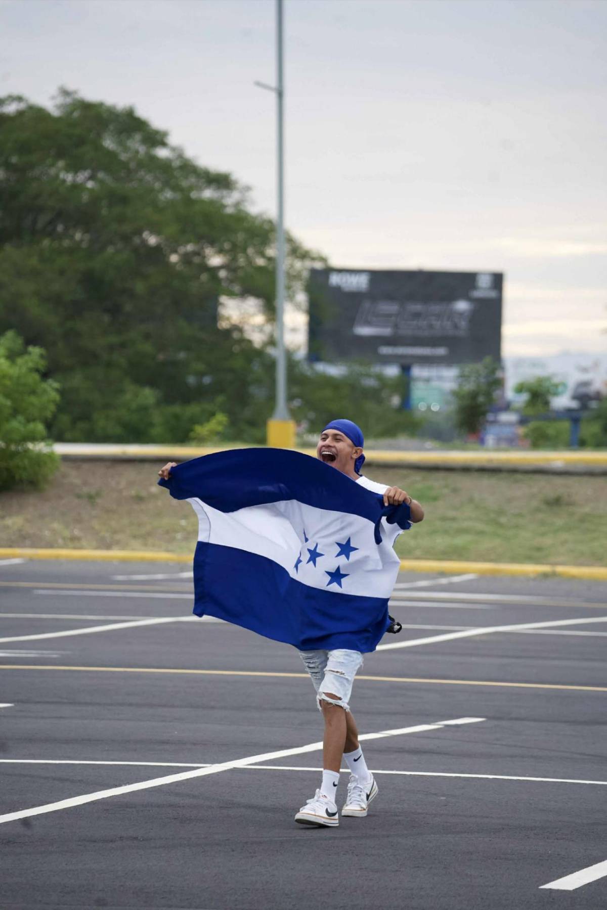 Invasión catracha, chica sorprende y fiesta de Honduras antes de enfrentar a Nicaragua