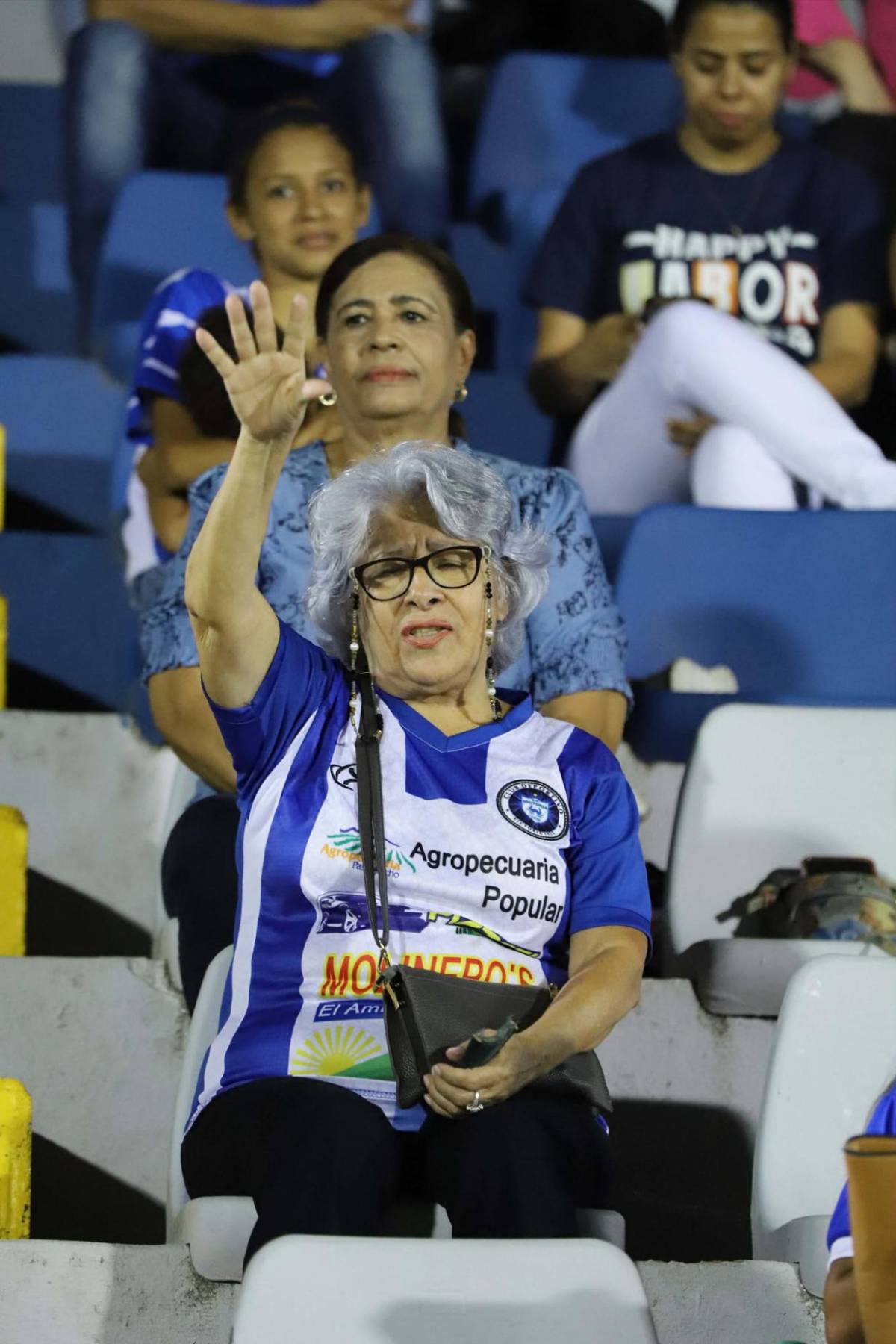 Tiktoker Carlos Espina revela el grave problema que tiene para comprar al Victoria de La Ceiba