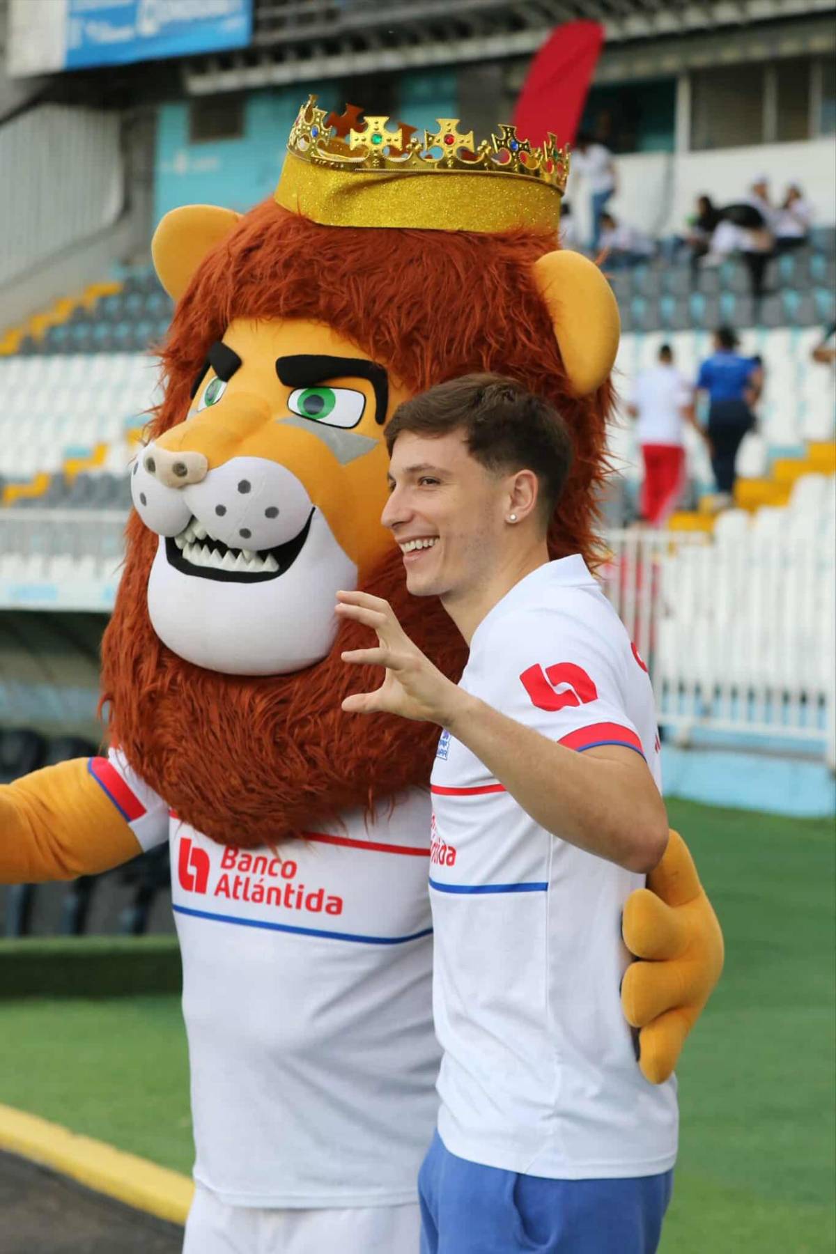 Lo que hizo Roxana Somoza, esposa de jugador roba suspiros, Edwin preocupa y felicidad de Olimpia