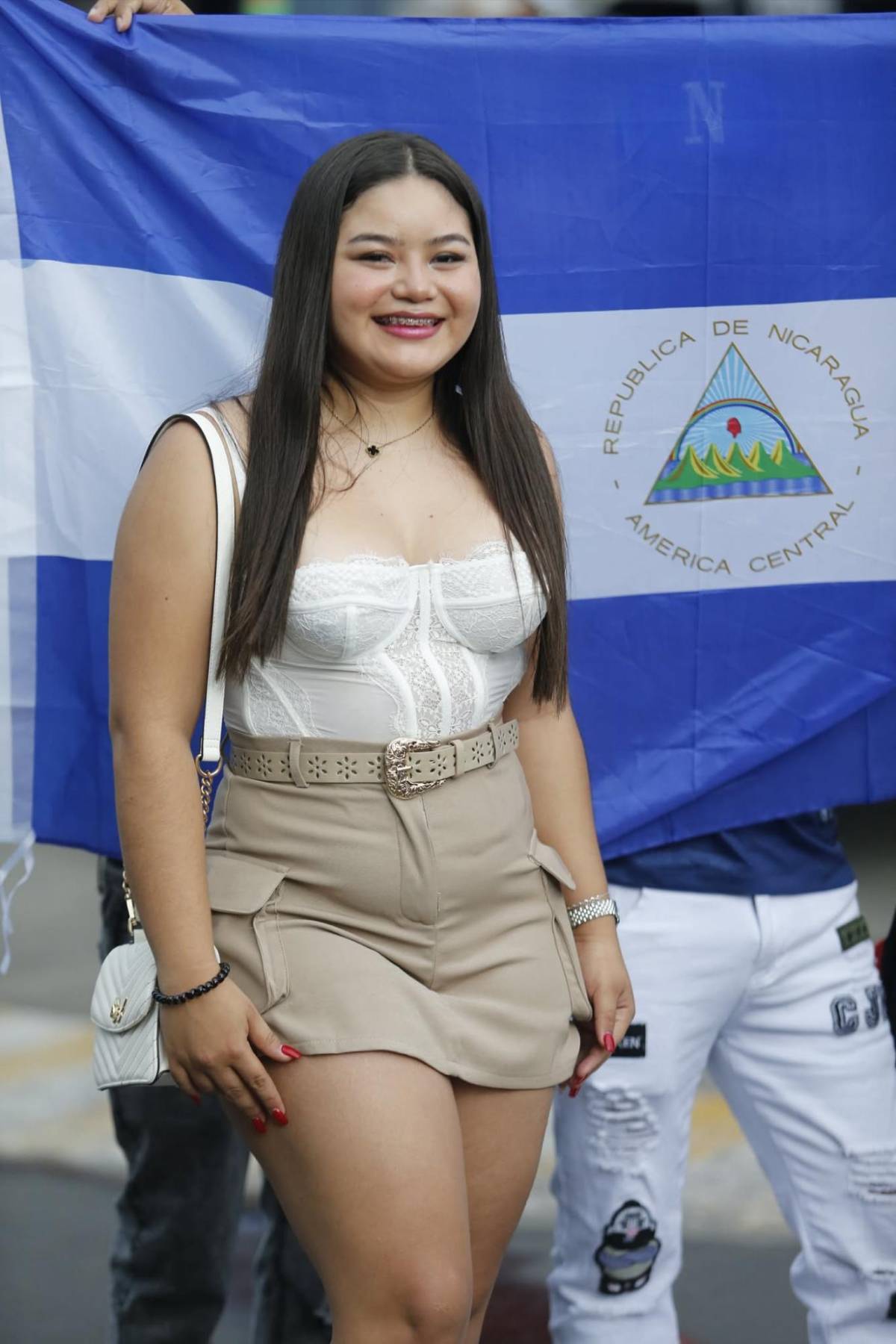 Las bellas chicas que se robaron las miradas el Nacional para partido Honduras-Nicaragua