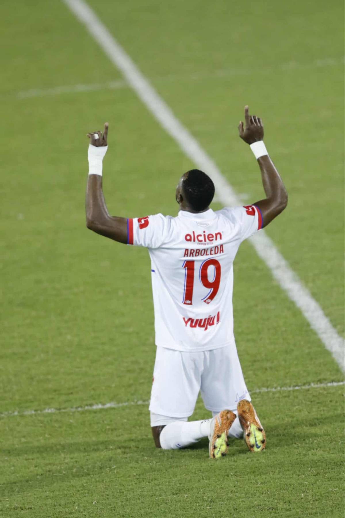 Show de la Ultra, lindas chicas, figura se lesiona y alegría por remontada de Olimpia en el Morazán