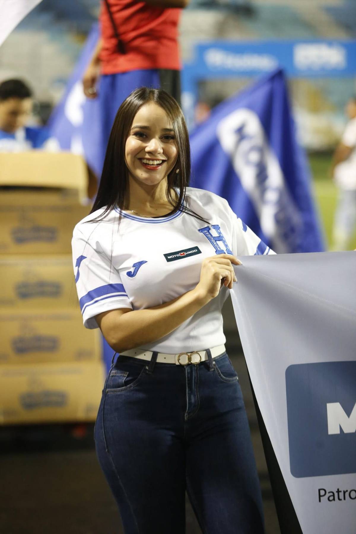 Las bellas chicas que se robaron las miradas el Nacional para partido Honduras-Nicaragua