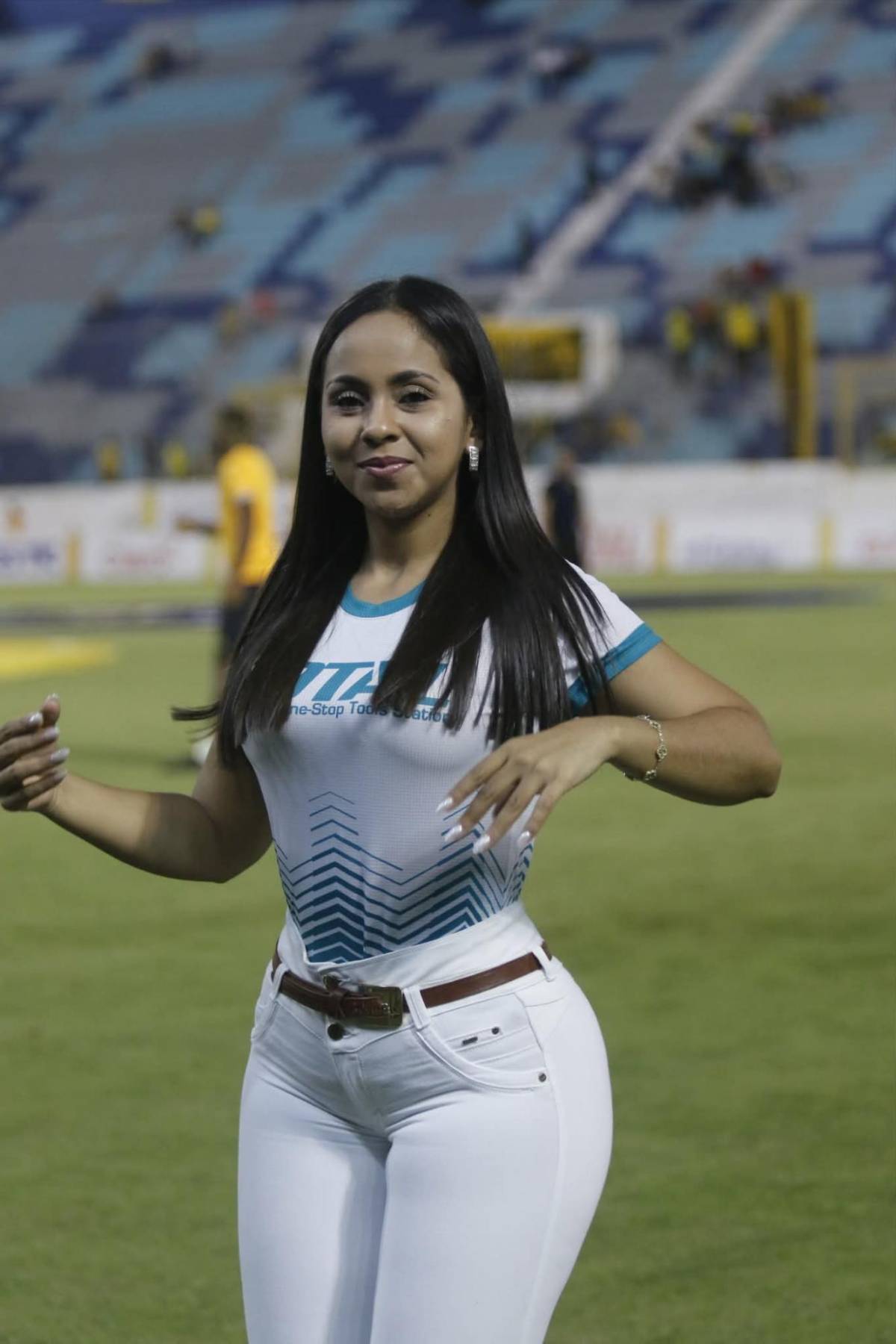 Las bellas chicas que engalanaron triangular entre Real España y Olimpia