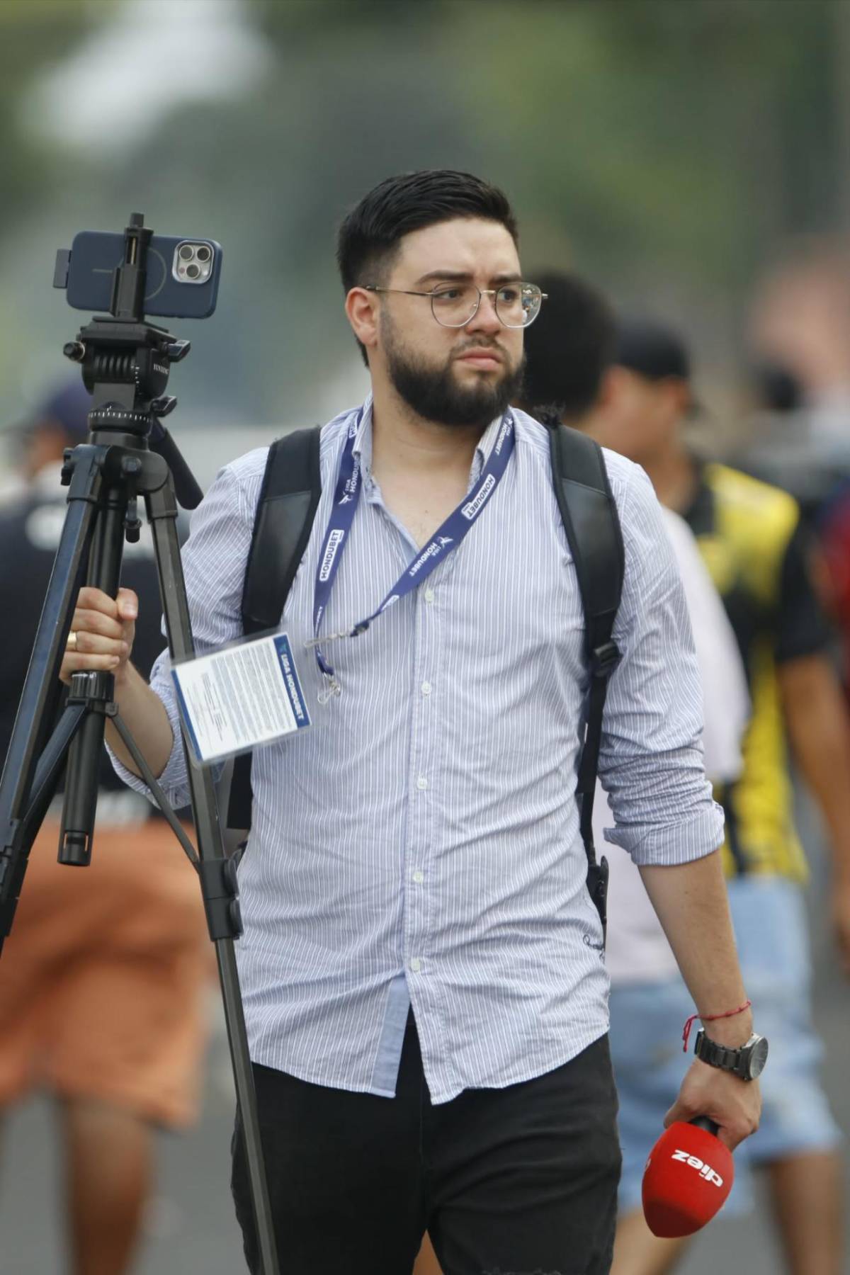 Linda aficionada deslumbra, el Morazán blindado y ambientazo previo al Real España vs Olimpia