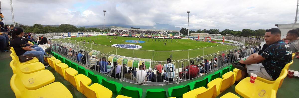 Hermosas mujeres invaden el Carlos Miranda para la gran final Motagua vs. Olimpia