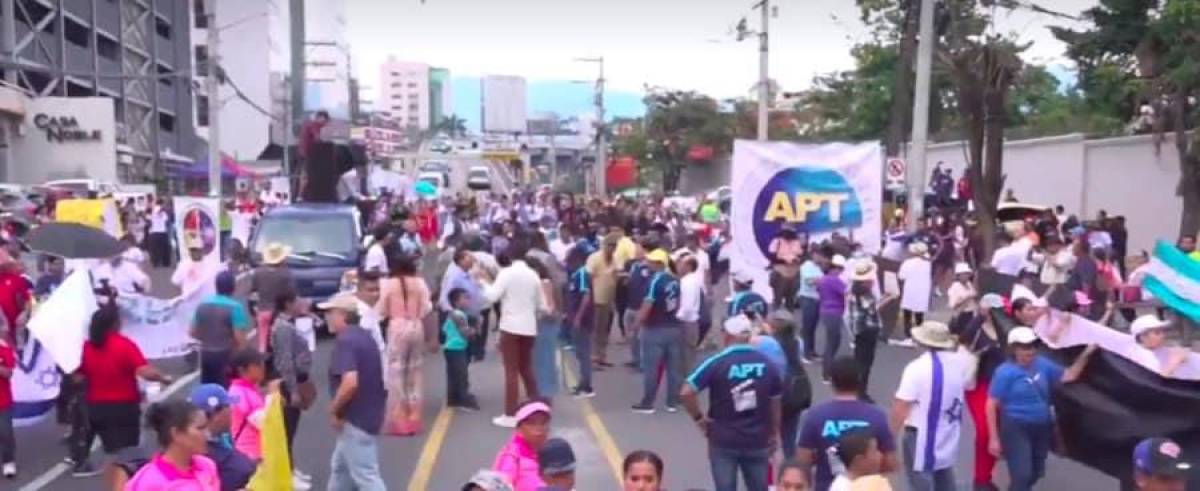 Hondureños marchan en contra del matrimonio igualitario