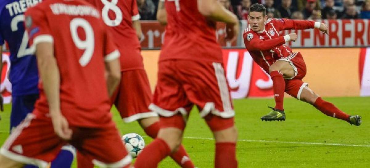 James Rodríguez se viste de bávaro para la fiesta de la cerveza en el Bayern Munich