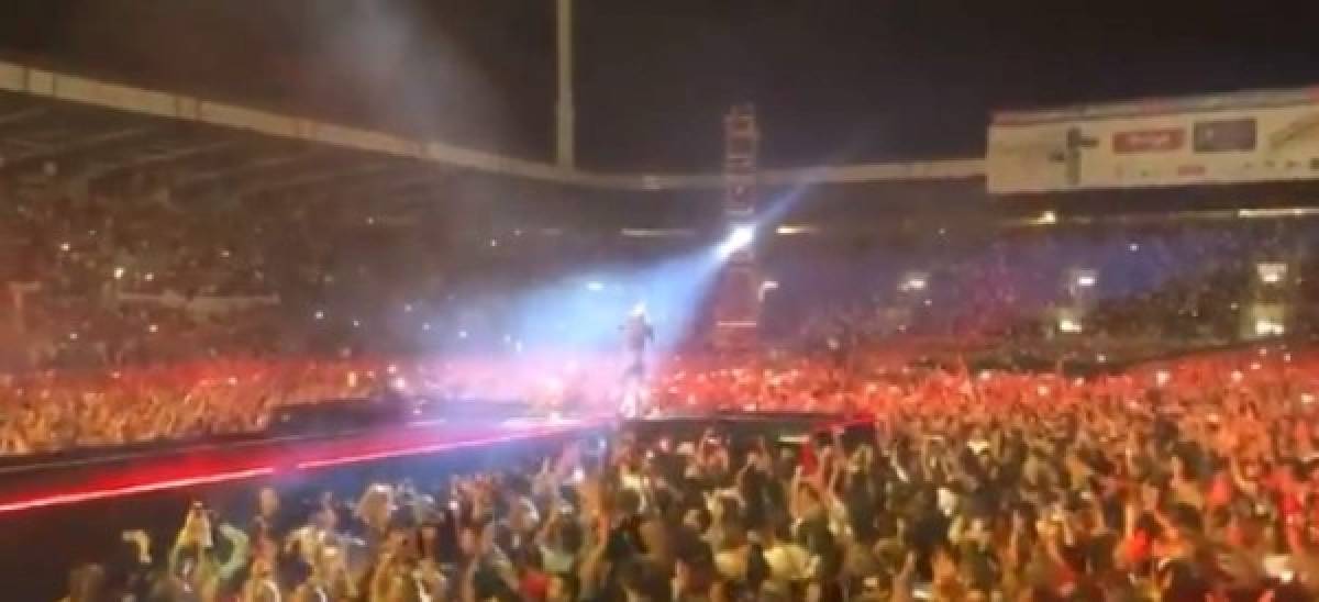 El desastroso concierto de Enrique Iglesias en España que terminó en abucheos y quejas