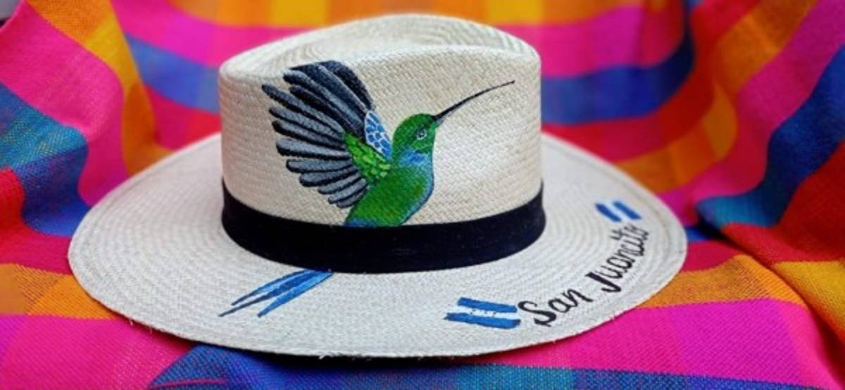 San Juancito ofrece sombreros con pinceladas de flora y fauna