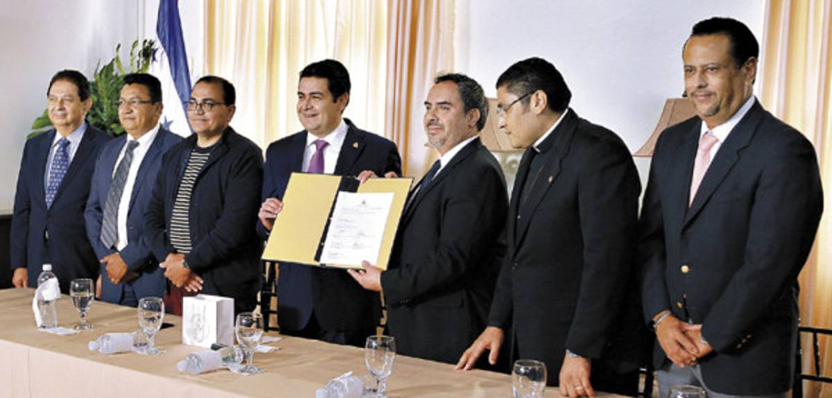 JOH ratifica firma para transparencia