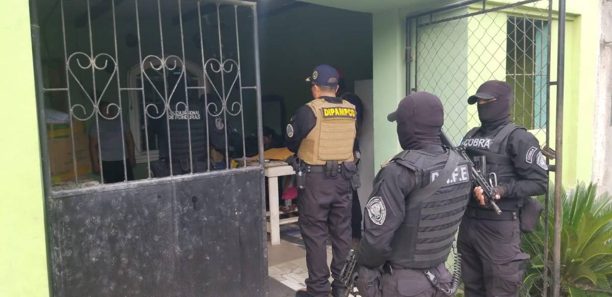 Ejecutan operación antiextorsión con allanamientos y capturas en tres departamentos de Honduras