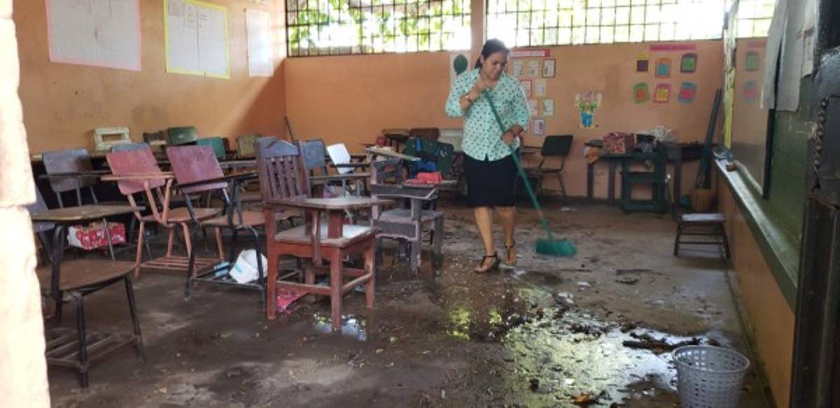 Marejadas dejan inundaciones y aguas estancadas en Cedeño