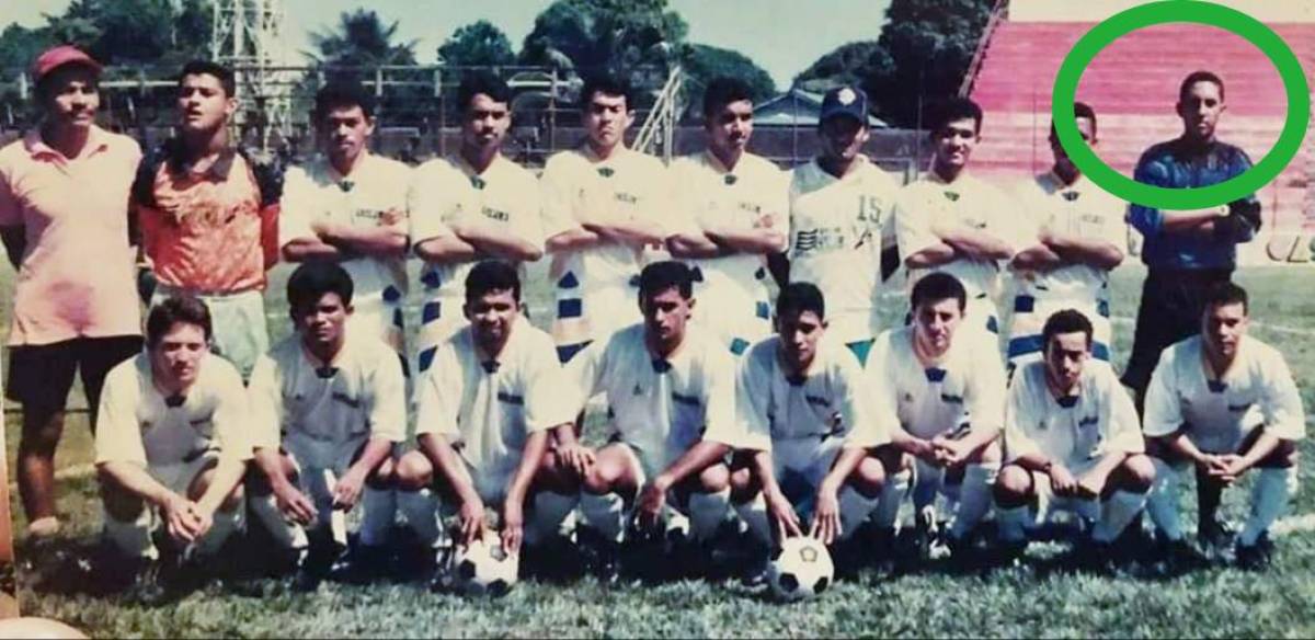 Desde 1995 a 1998, Manfredo Reyes jugó de portero en la selección de la UNAH-CURLA.