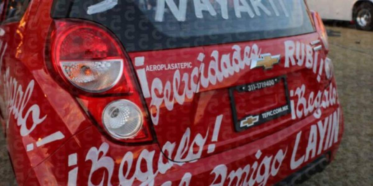 Rubí presume su nuevo auto y le llueven las críticas en redes