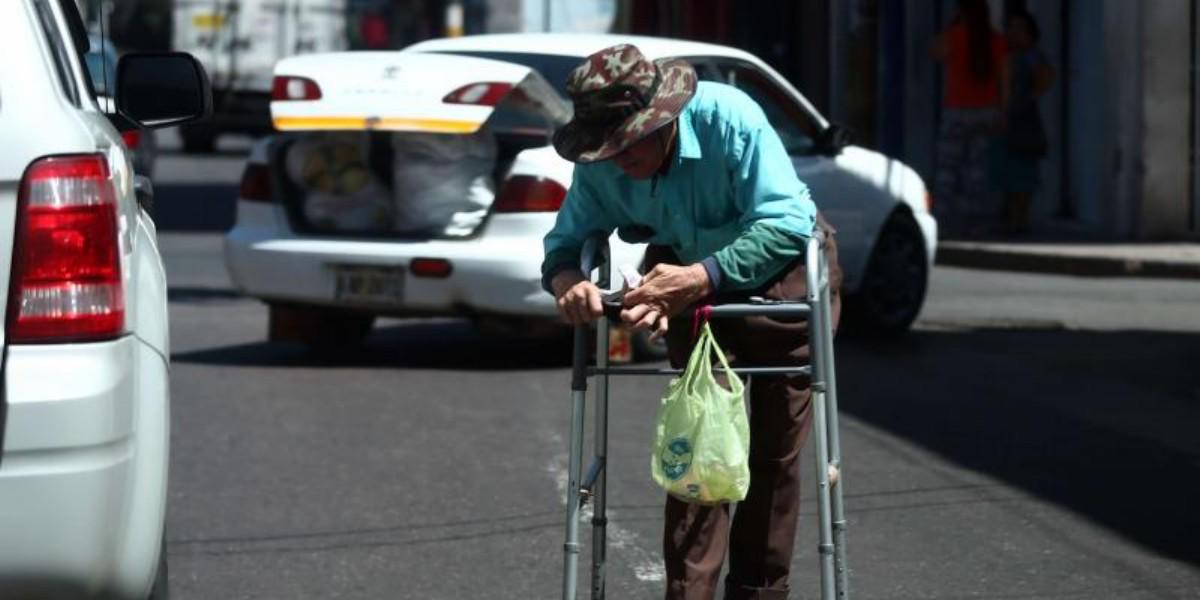 ¿Dónde consultar si a su familiar le entregarán bono de la tercera edad o discapacidad?