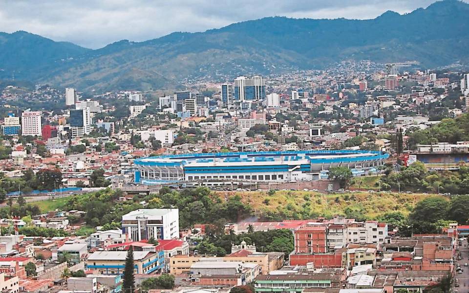 Tanto Tegucigalpa como Comayagüela, ciudades gemelas del Distrito Central, pueden apreciarse desde el barrio Bella Vista. El lugar queda en lo alto de la ciudad gemela.