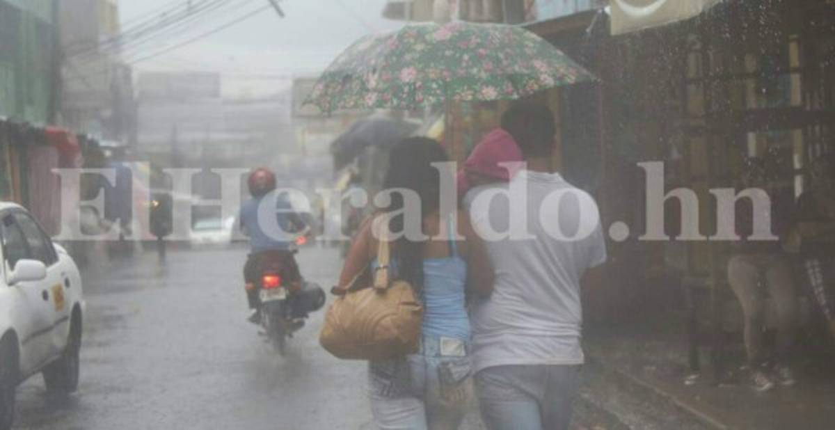 Fuertes lluvias azotan la capital de Honduras este domingo