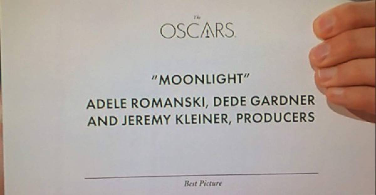 Papelón en los Oscar, entregan premio a La La Land y luego declaran ganador a Moonlight