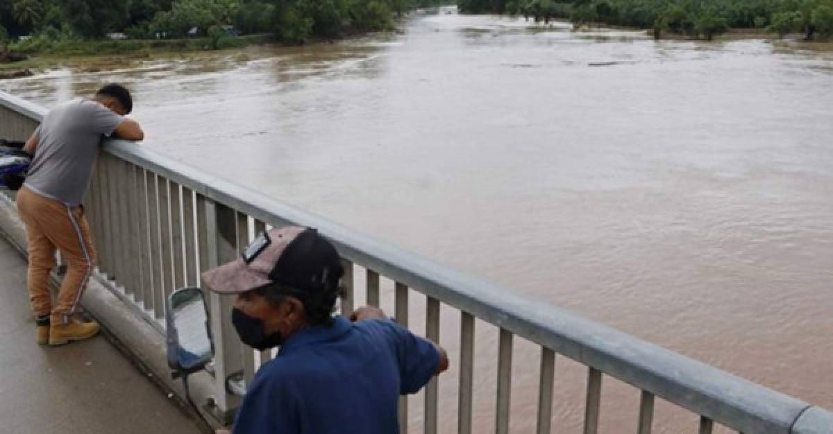 FOTOS: Un Valle de Sula anegado se prepara para más inundaciones