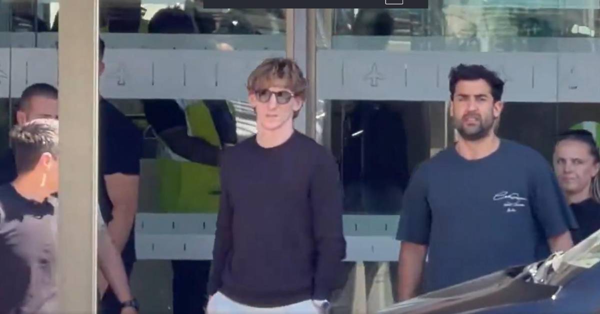 Anthony Gordon es captado en Barcelona y así se dejó querer por los catalanes
