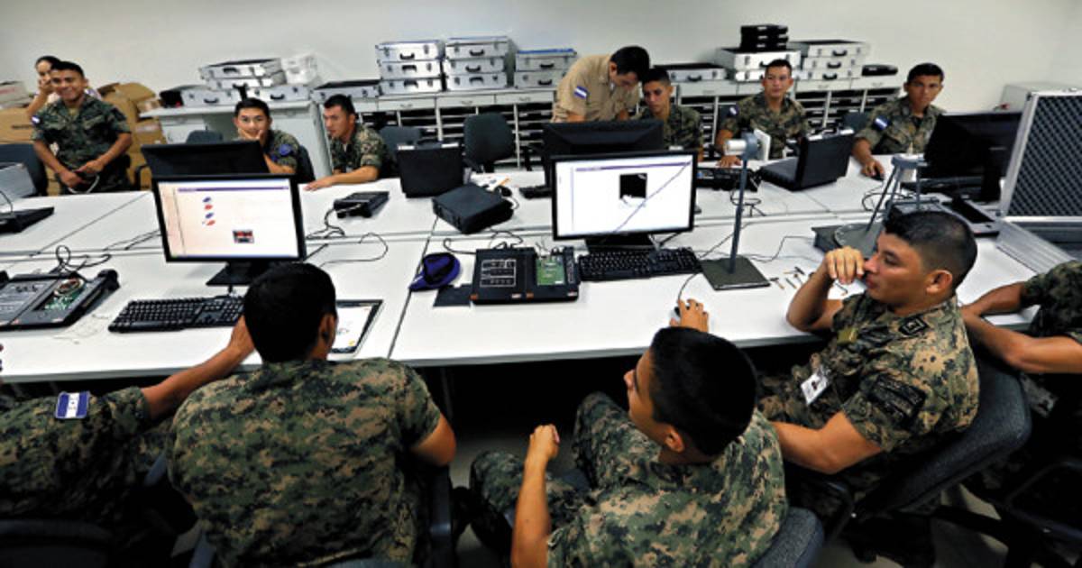 Fuerza militar de generación mecatrónica