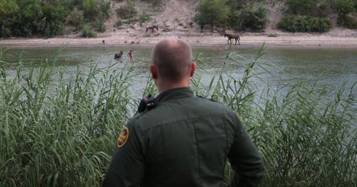 Patrulla Fronteriza rescata a 11 inmigrantes en el Río Bravo, entre ellos varios hondureños