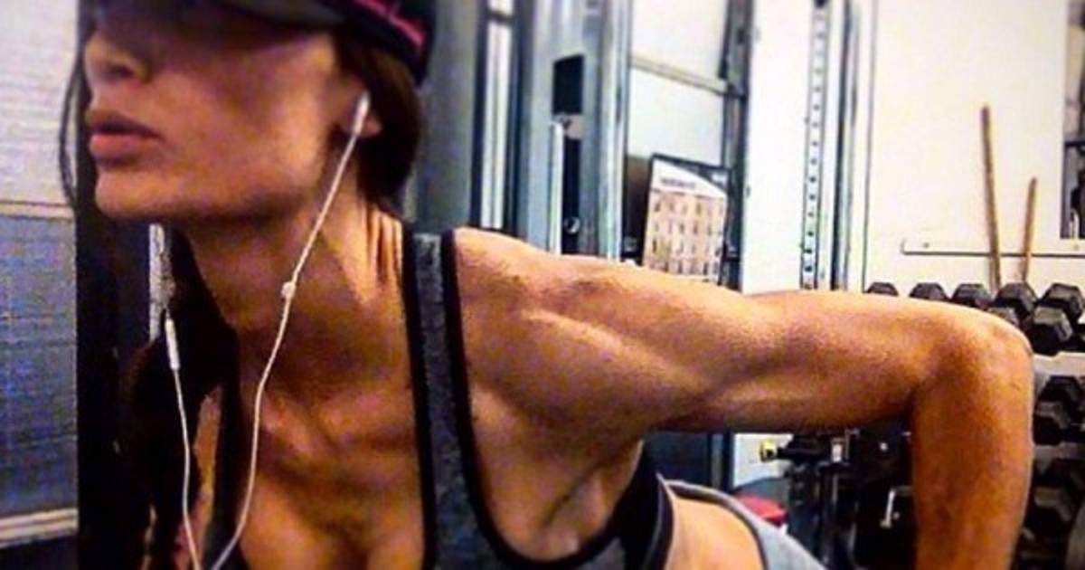 Profesora publicó una sensuales fotografías en Instagram y desató la polémica en su colegio