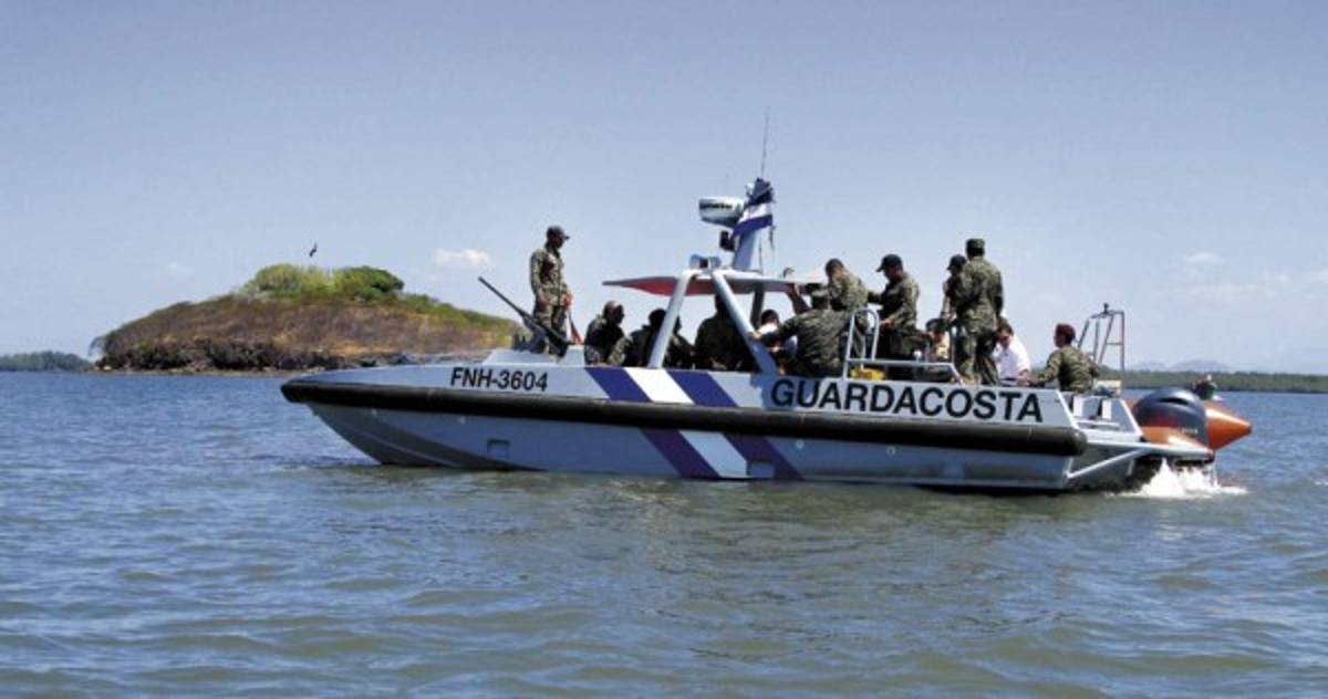 Crece malestar por helipuerto en isla Conejo