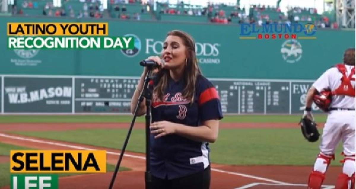 Hondureña fue invitada por las Medias Rojas para entonar el himno de EEUU