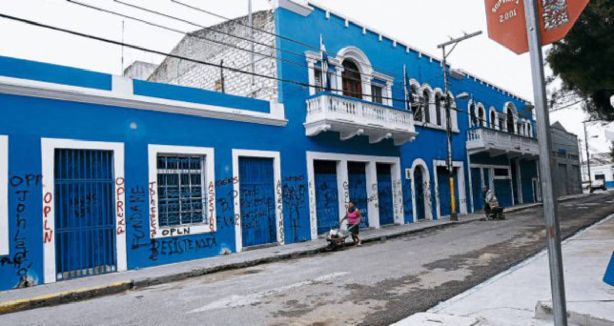 Manifestantes plagaron de grafiti la capital de Honduras