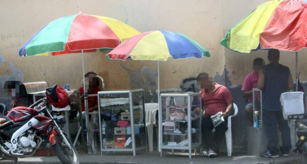 Tráfico de 'huesos” alienta reconexión de celulares bloqueados