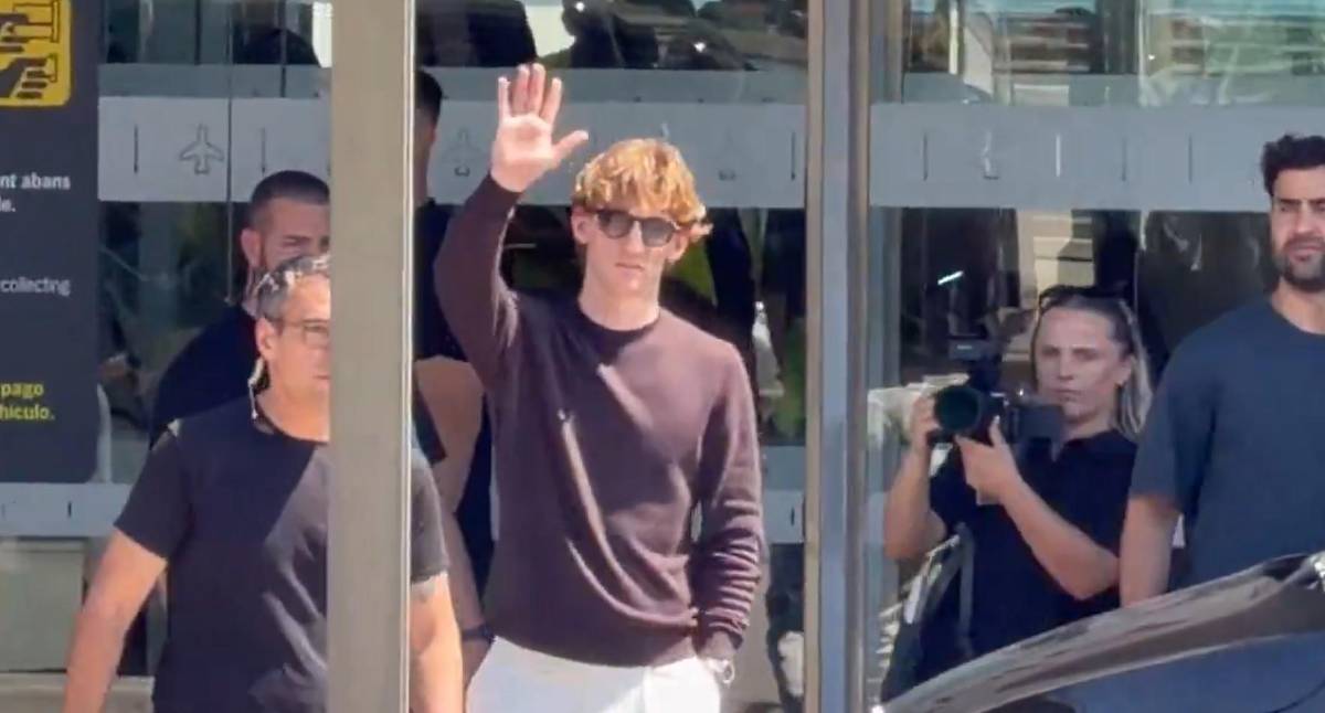 Anthony Gordon es captado en Barcelona y así se dejó querer por los catalanes