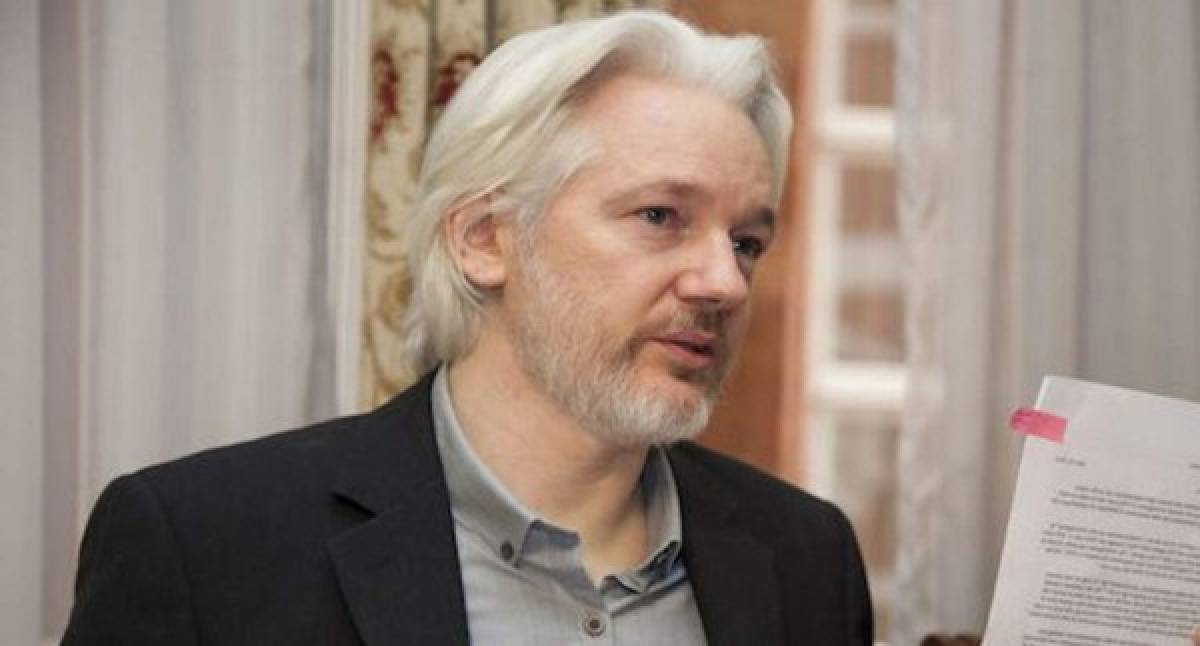 Oye voces y sufre maltrato: el calvario de Julian Assange en la cárcel