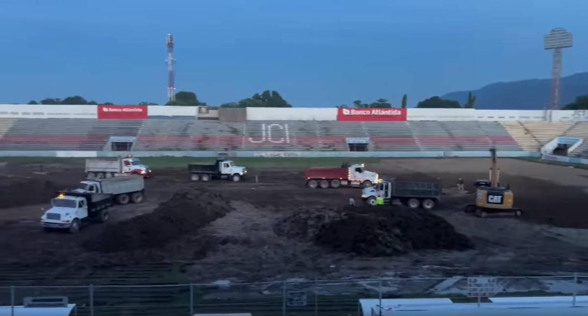 Así van los avances en el estadio Ceibeño con el cambio de grama híbrida ¿cuándo lo entregan?